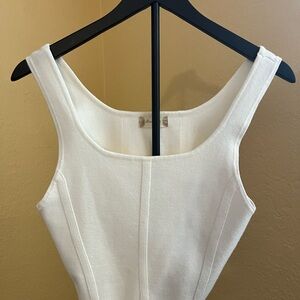 Elegant White Sleeveless Dress